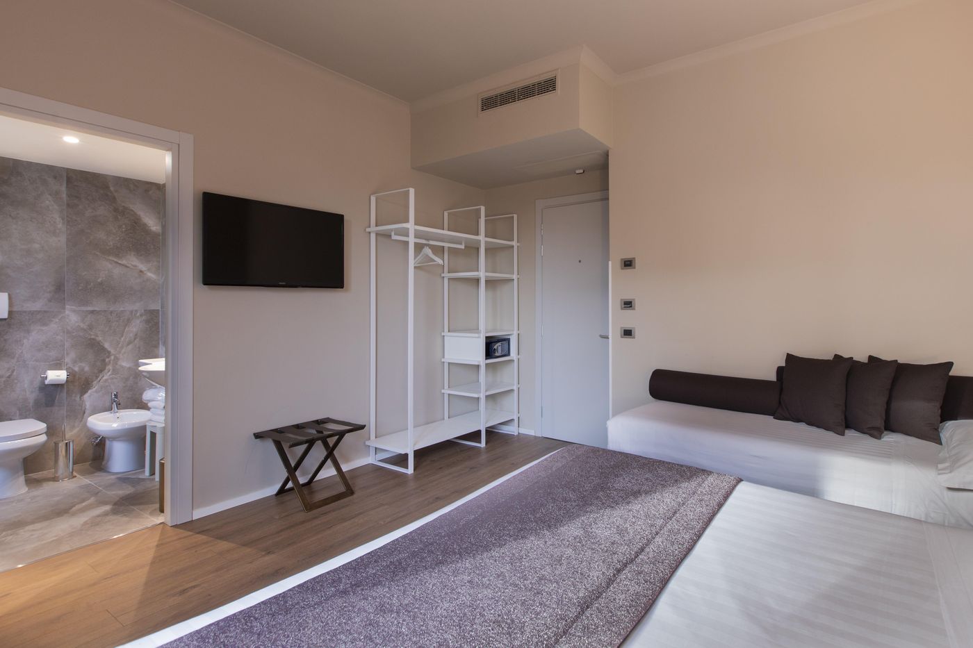 The-Smooth-Rome-Room-28