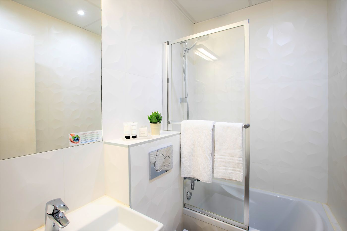 Hotel-Romance-Malesherbes-by-Patrick-Hayat-Room-32