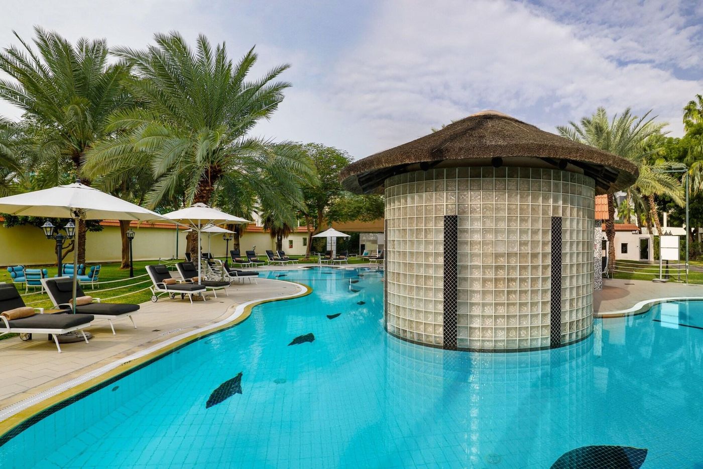 Le-Meridien-Dubai-Hotel---Conference-Centre-Pool-4