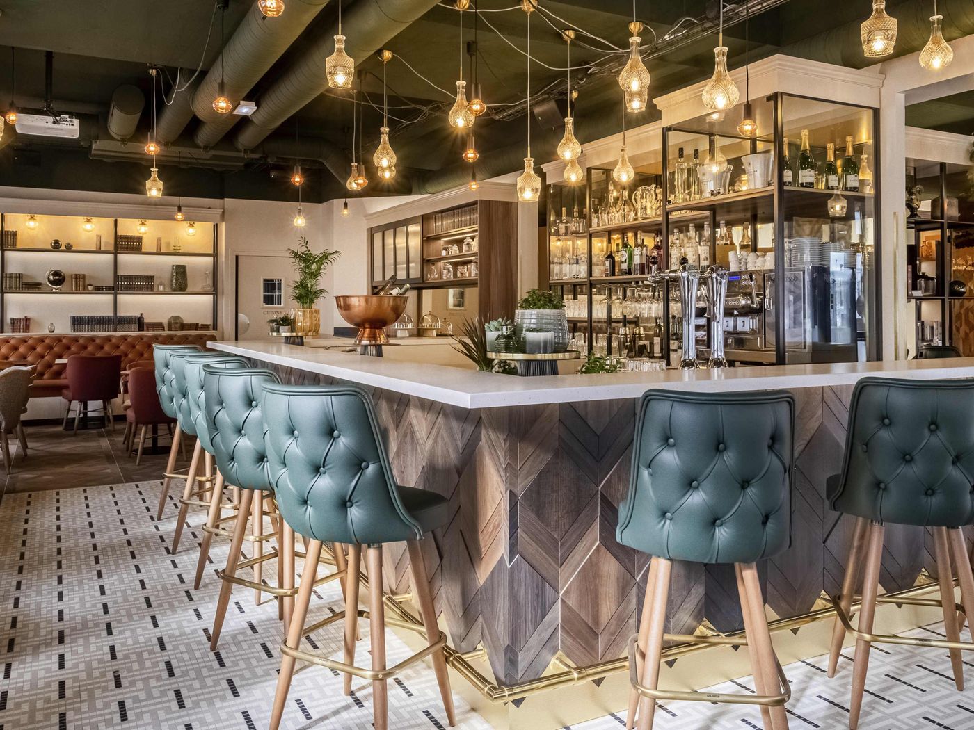 Hotel-Mercure-Paris-Bercy-Bibliotheque-General-view-13