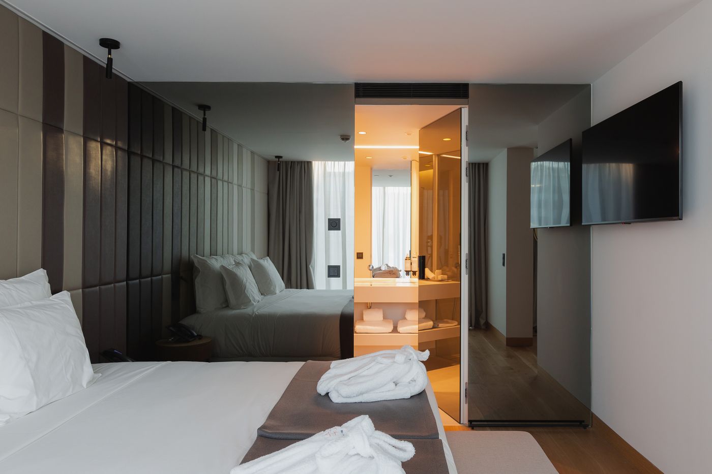 Lumen-Hotel-and-The-Lisbon-Light-Show-Room-23