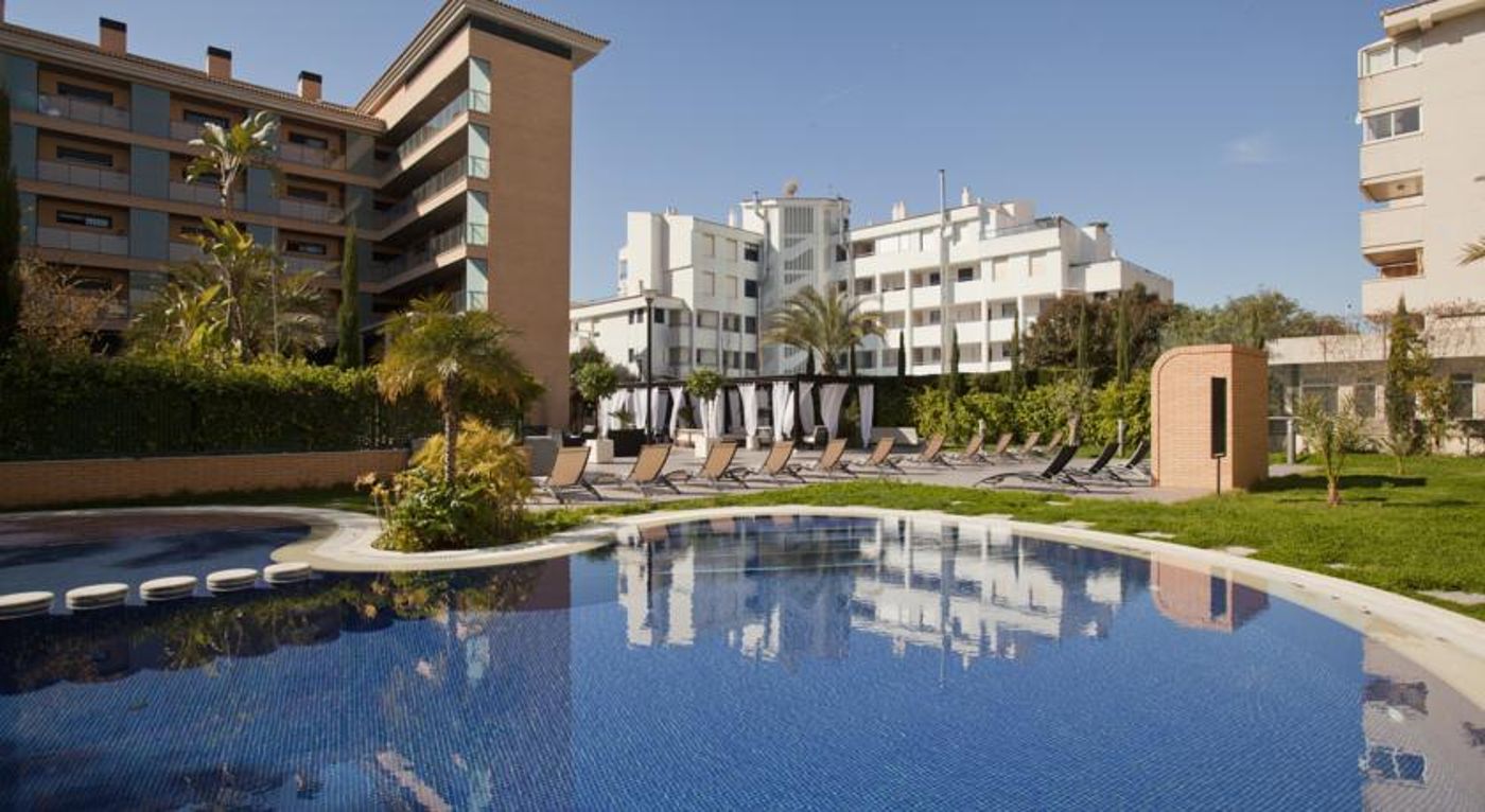 Boulevard and Cafe Apartments