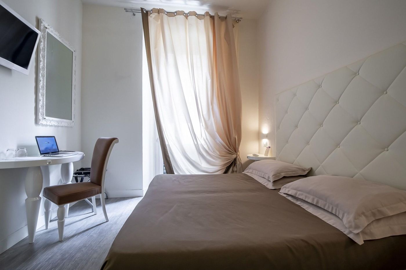 Columbia-Charming-Spa-Room-41