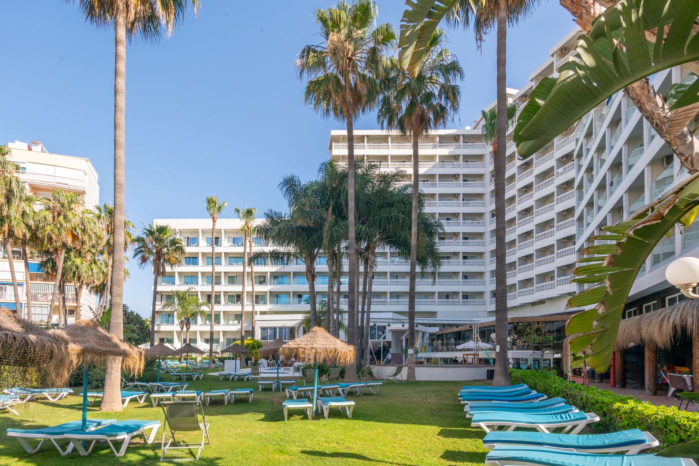 Hotel Parasol by Dorobe