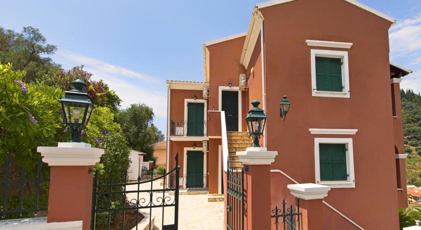 Niouris Apartments