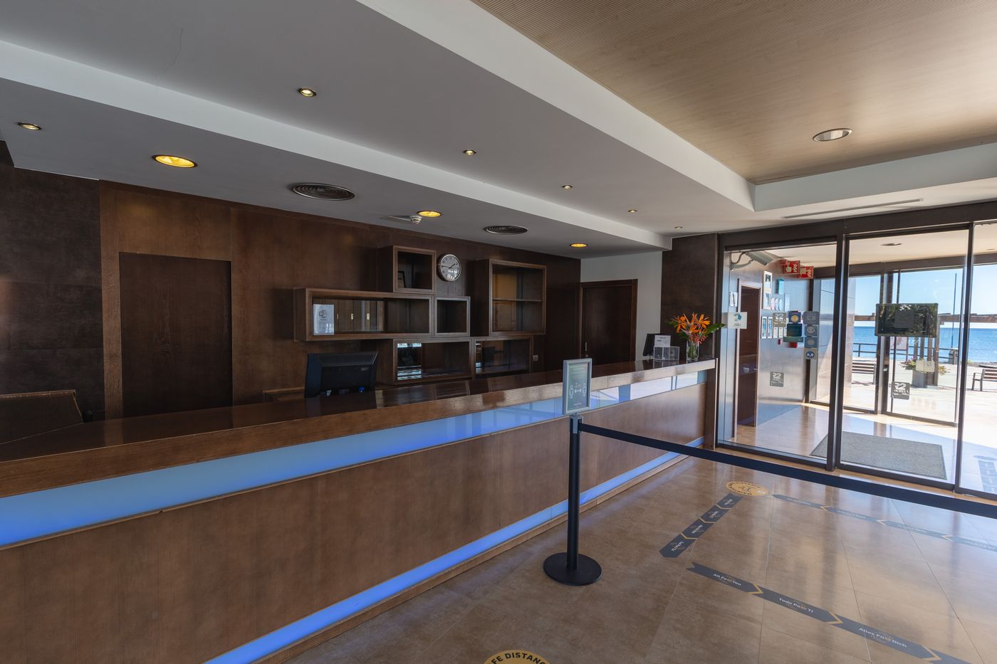 R2-Bahi-a-Design-Hotel---Spa-Wellness---Adult-Only-Lobby-49