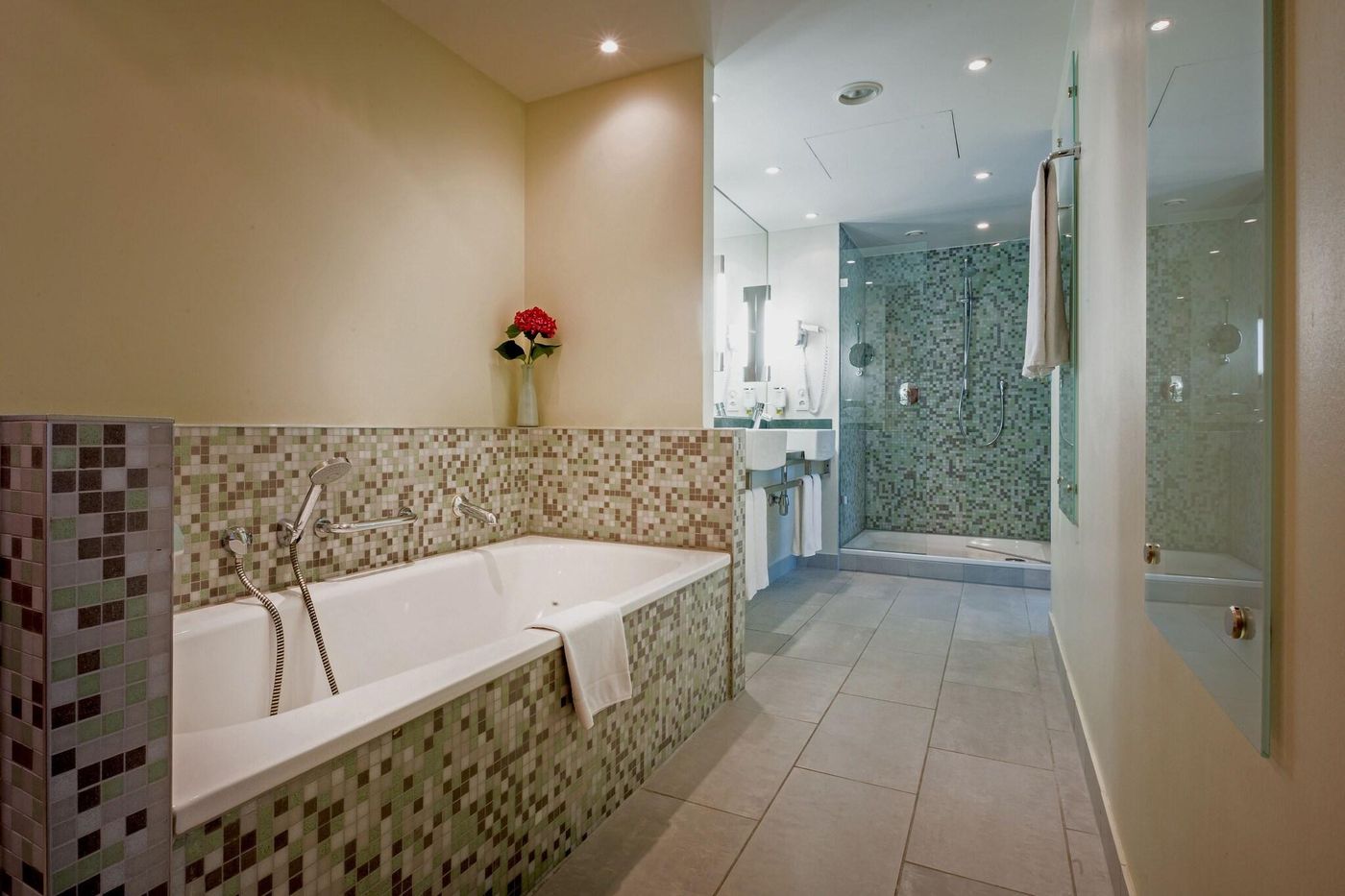 Lindner-Hotel-Berlin-Ku-damm--part-of-JdV-by-Hyatt-Room-59