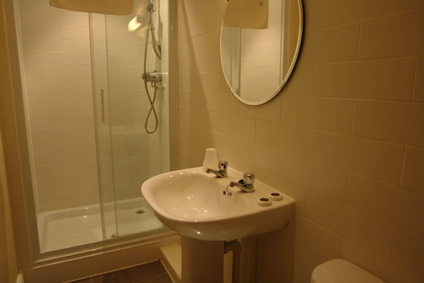 The Moon and Sixpence-United Kingdom-Clevedon-Room-3