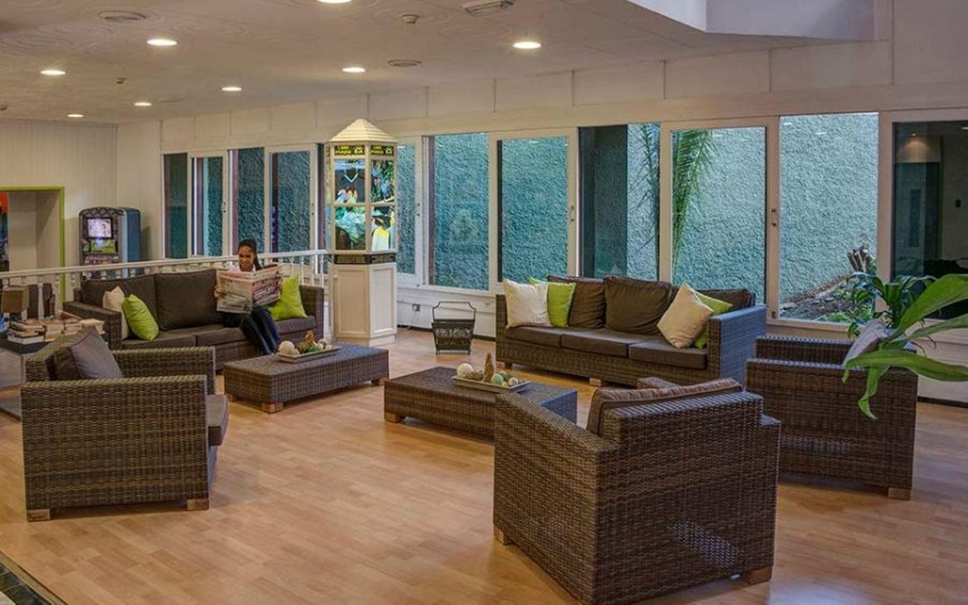 DC-Xibana-Park-Hotel-Lobby-19