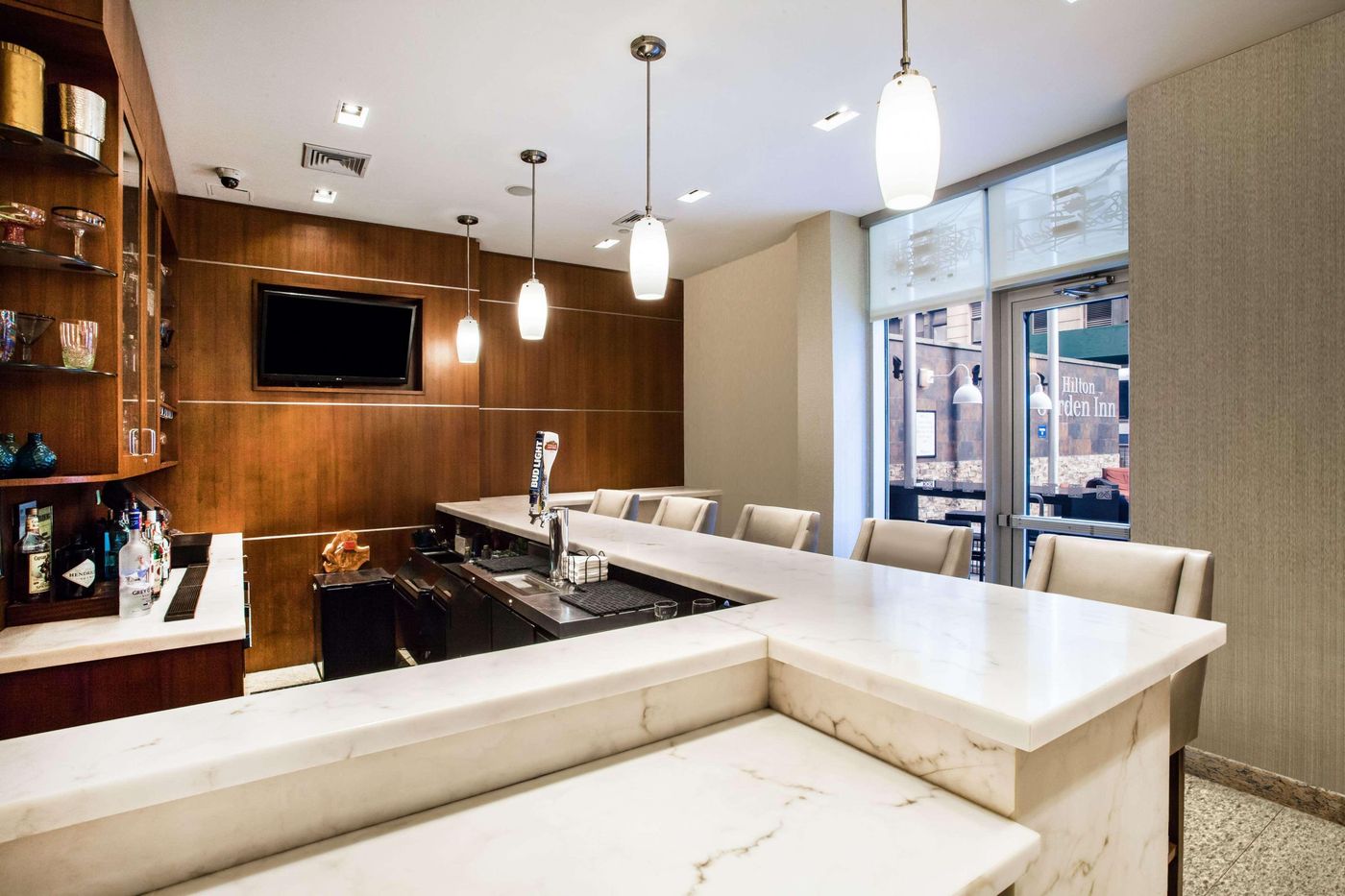 Hilton-Garden-Inn-NY-West-35-Street-Bar-18