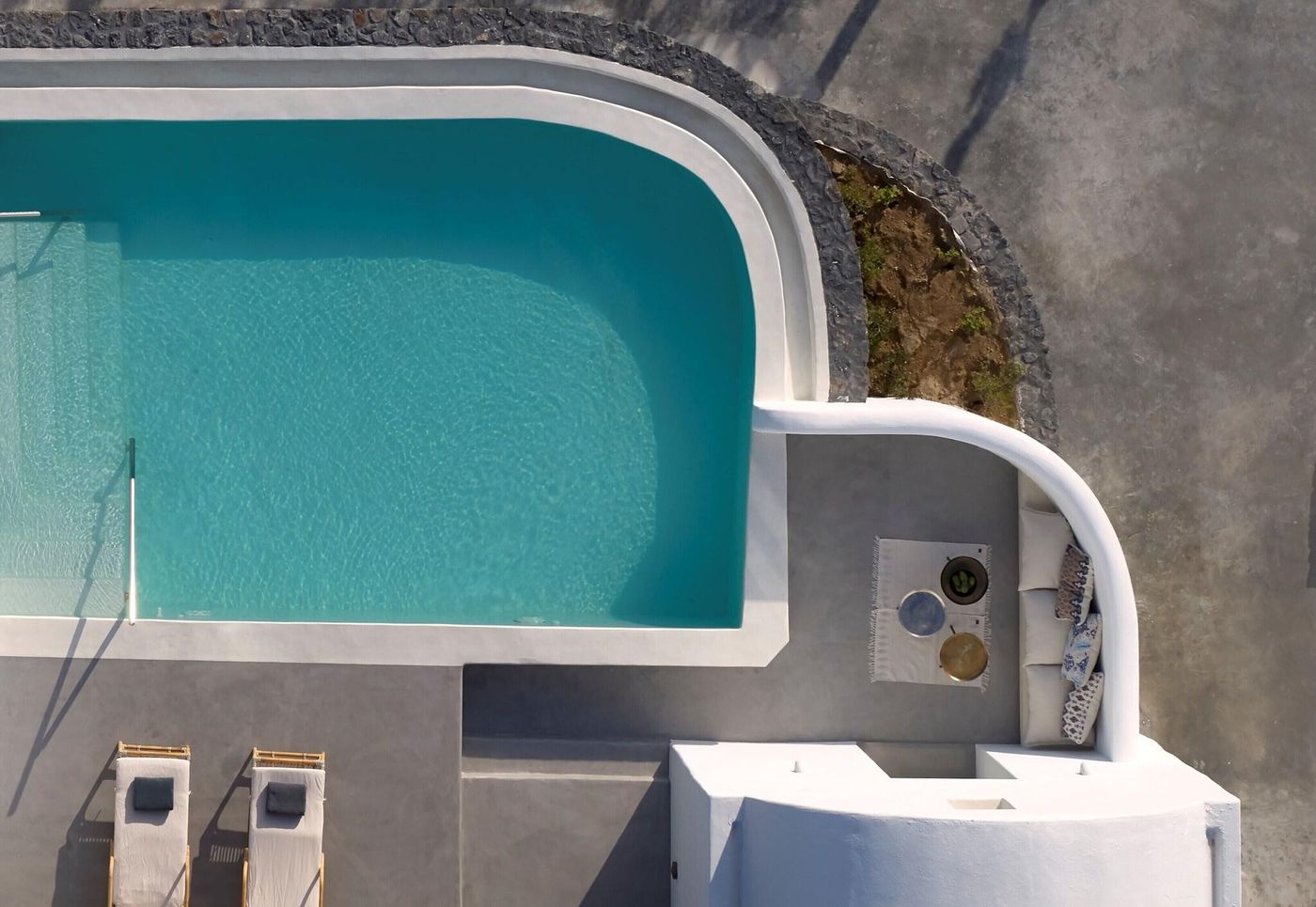 Santo-Maris-Oia--Luxury-Suites---Spa-Room-6