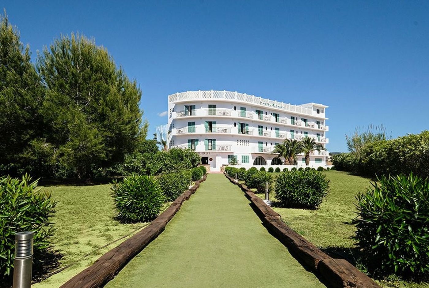 Azuline Hotel Galfi
