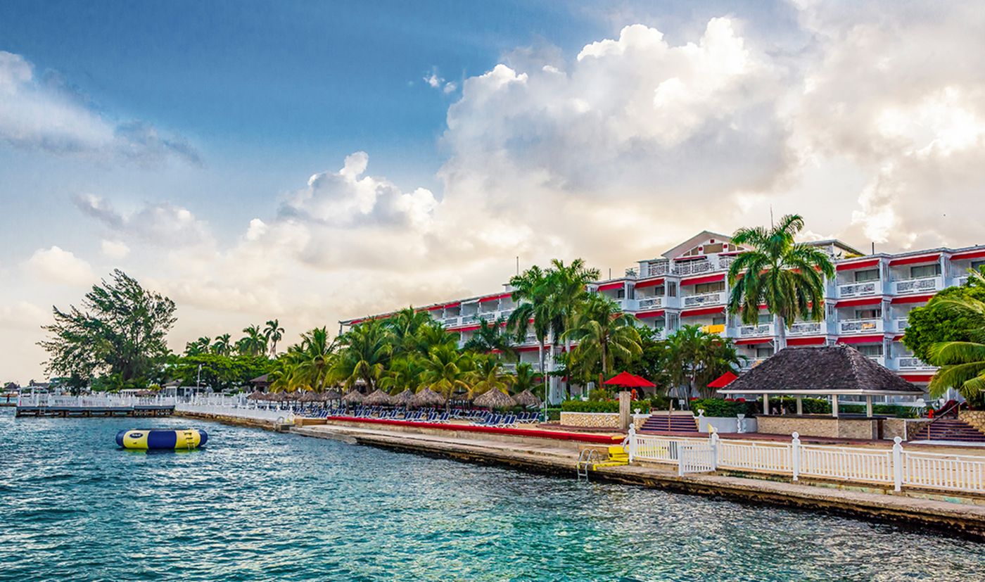 Grand-Decameron-Montego-Bay--A-Trademark-All-Inclusive-Beach-6