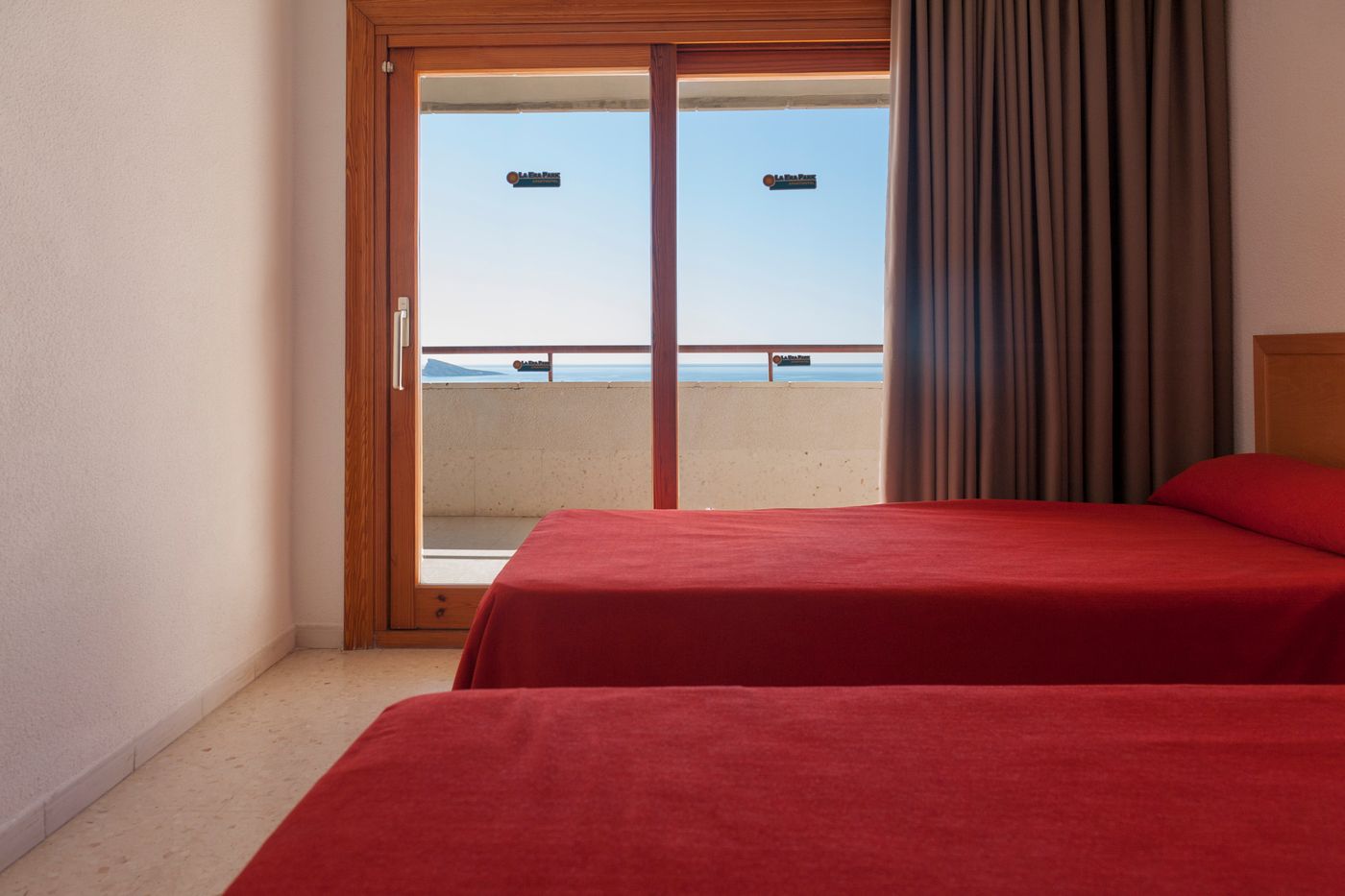 La-Era-Park-Apartments-Room-14