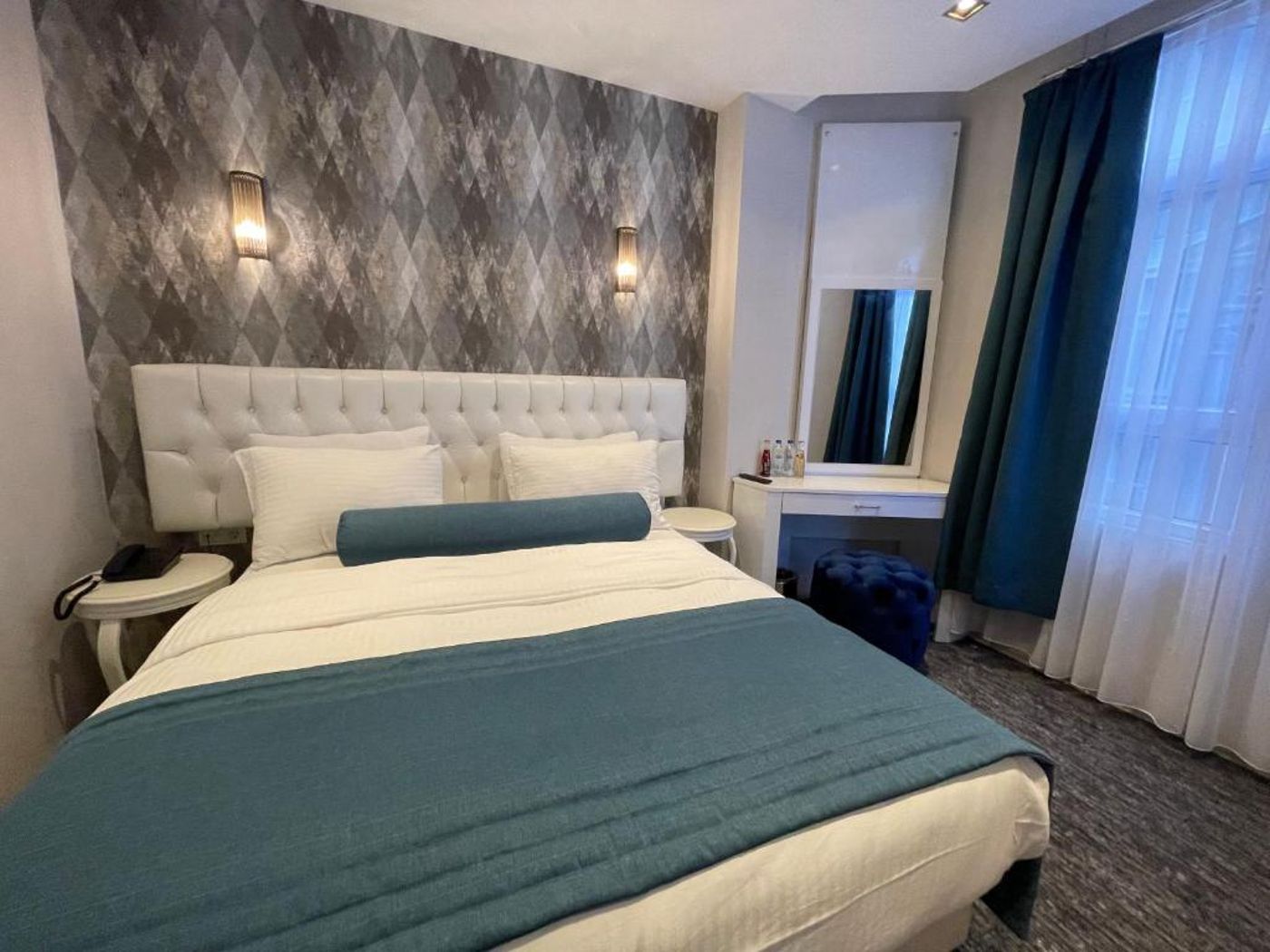 Weingart-Port-Seaside-Hotel-Room-18