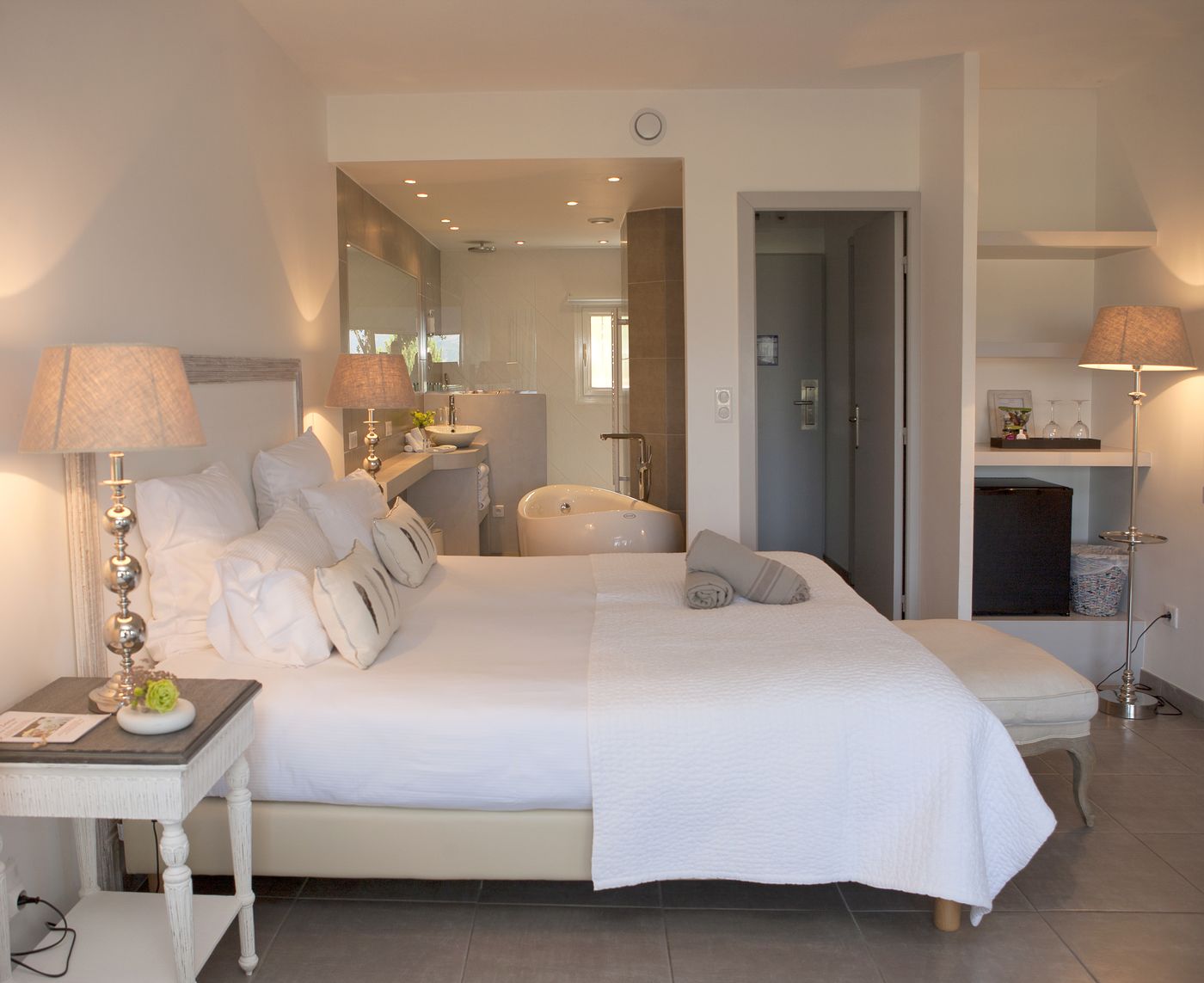 Font-Mourier-Hotel-Room-15