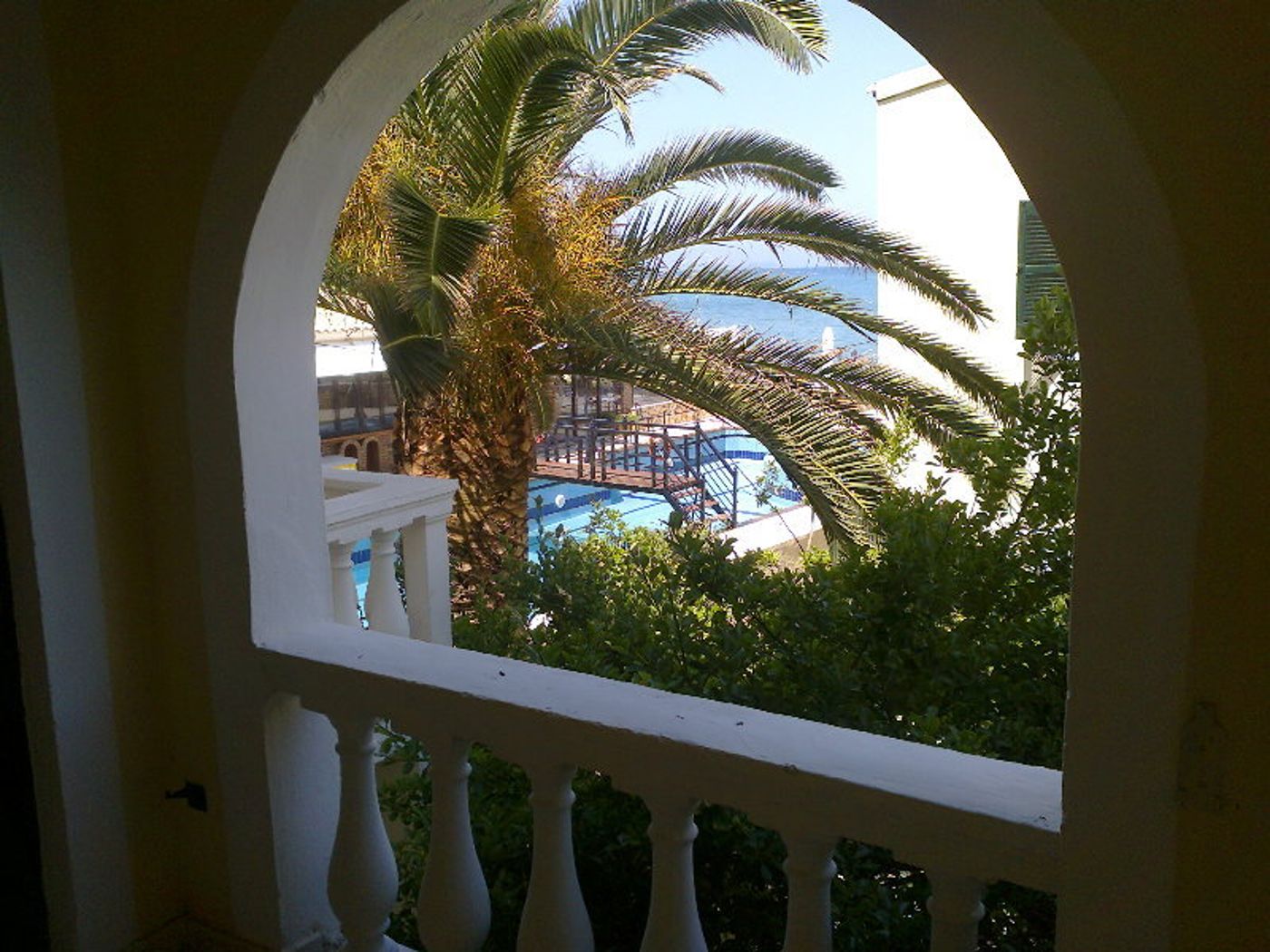 Beach-Front-Salvanos-Room-4