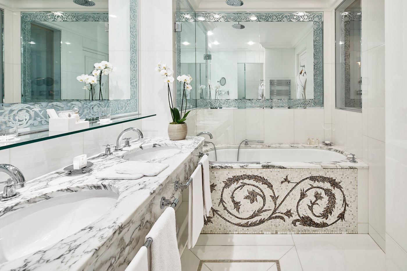 Hotel-Plaza-Athenee-Room-40