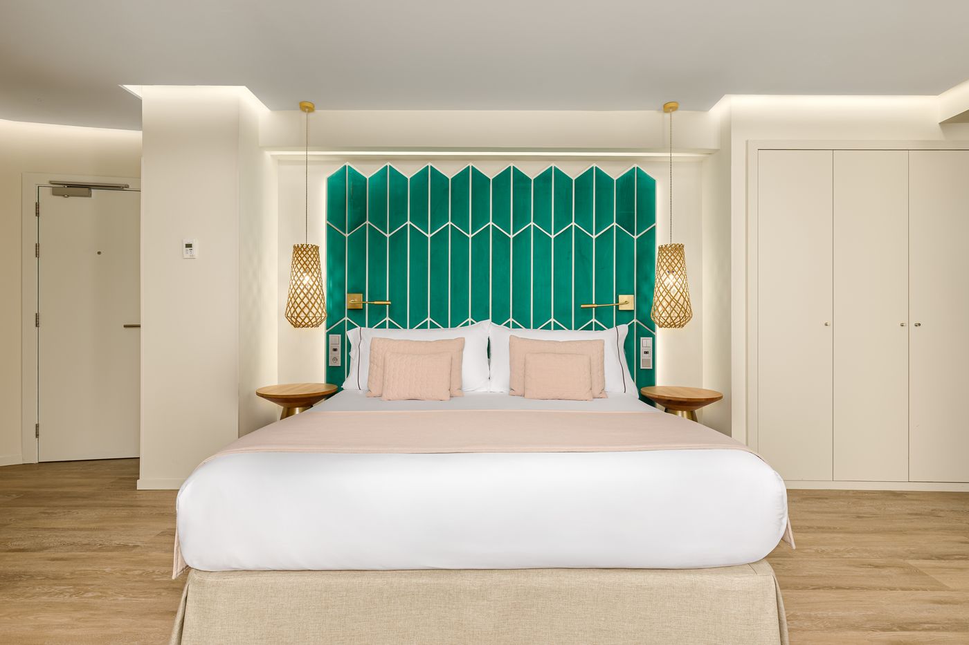 Room-Mate-Macarena-Room-33