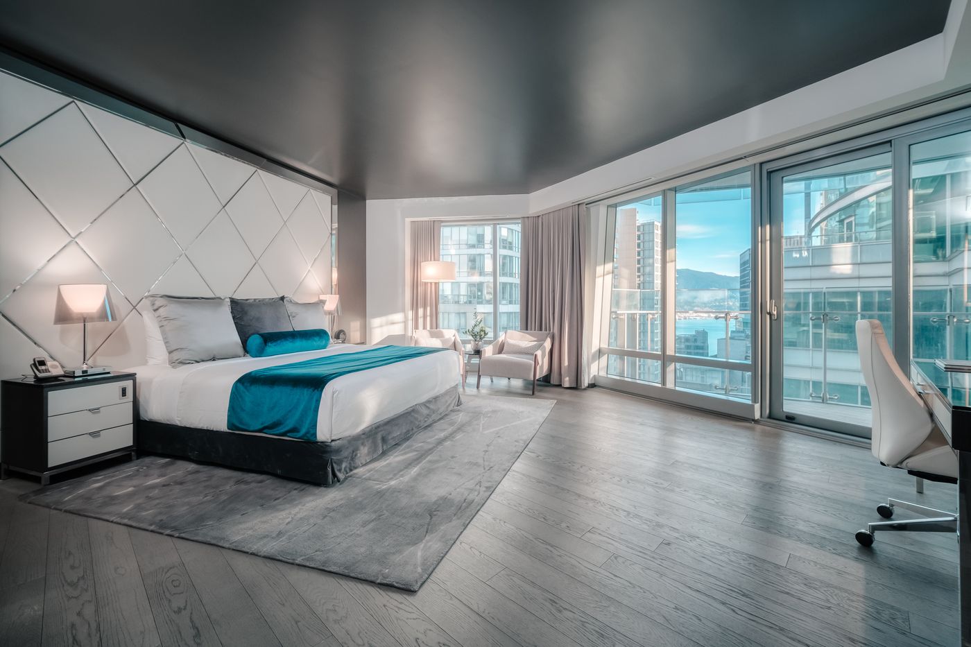 Paradox-Hotel-Vancouver-Room-35