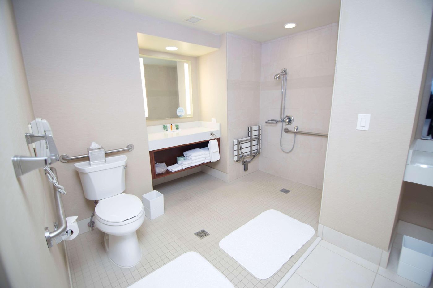 Hilton-Los-Angeles-Universal-City-Room-34