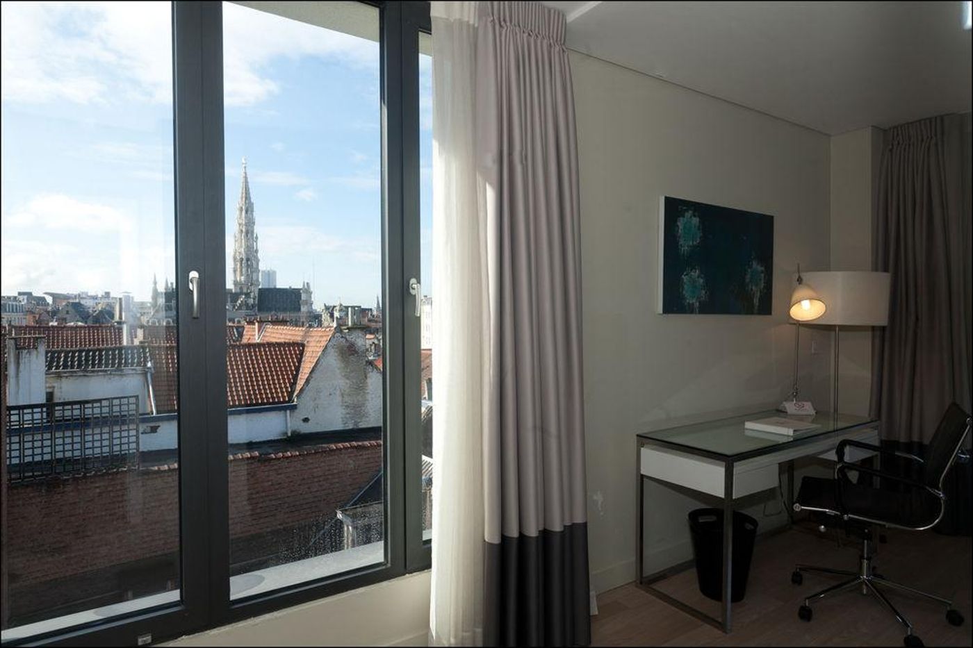 B-Aparthotel-Grand-Place-Room-16