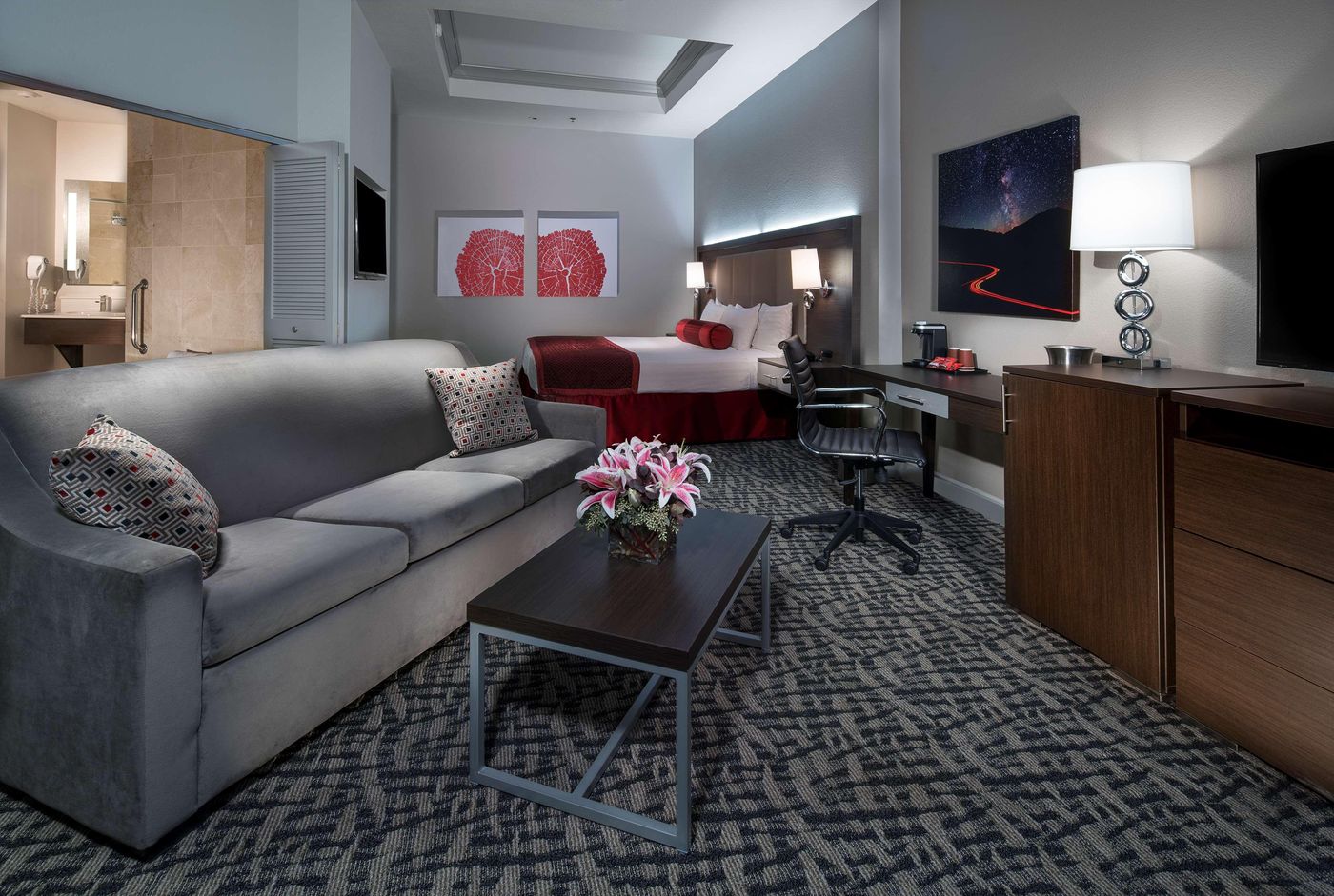 The-Strat-Hotel--Casino---Tower-Room-38