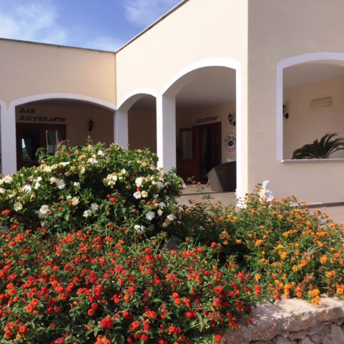 Hotel-Relais-Valkarana-Lobby-18