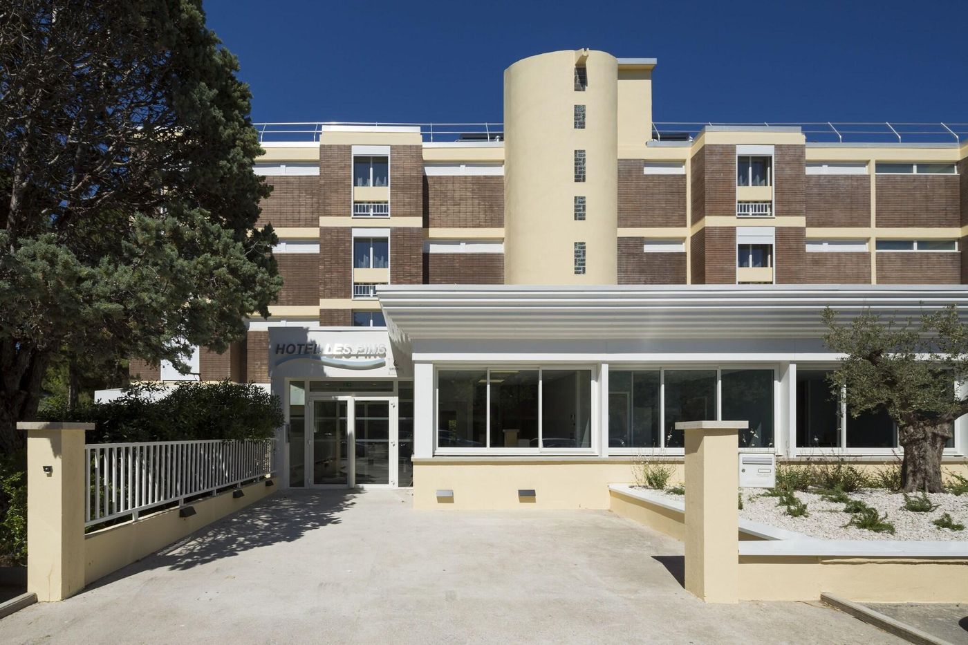 Operalia Hotel Les Pins - France - BALARUC LES BAINS - General view - 2