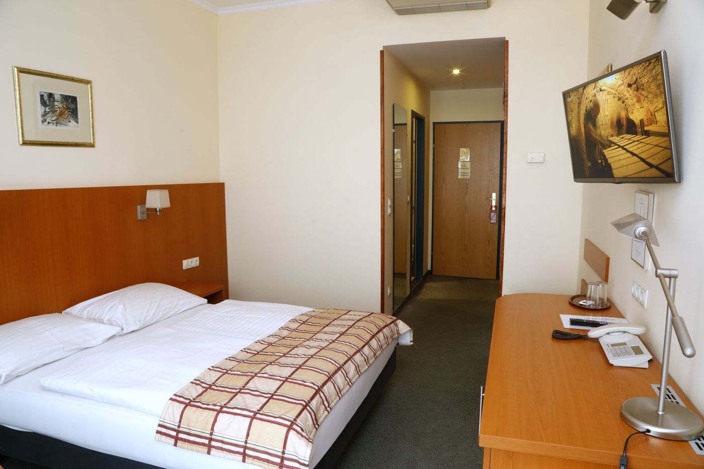 Hotel Pension Continental - Austria - Vienna - Room - 0