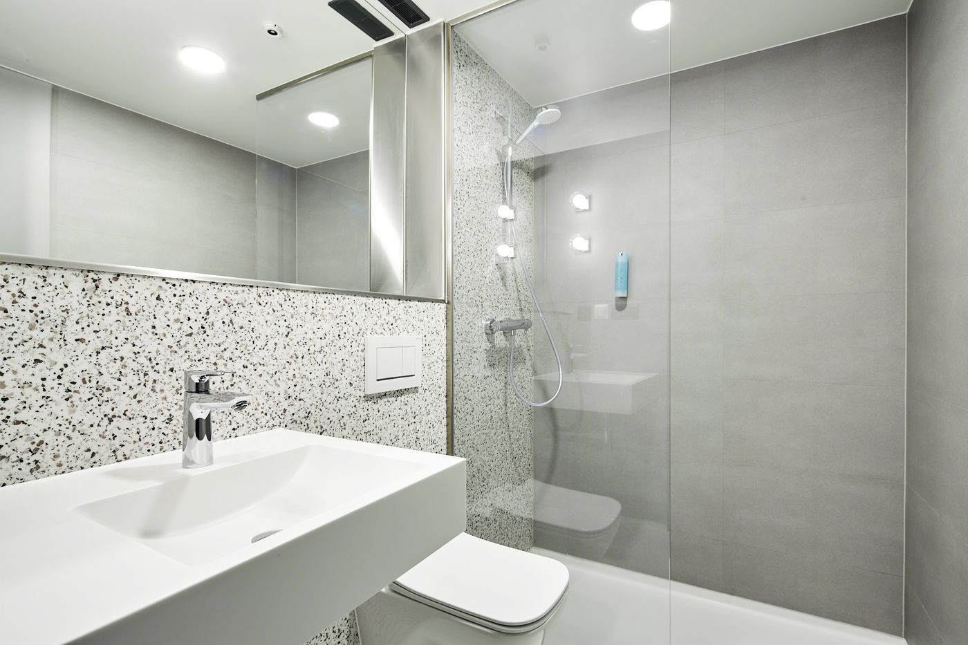 New-Port-Hotel-Room-25