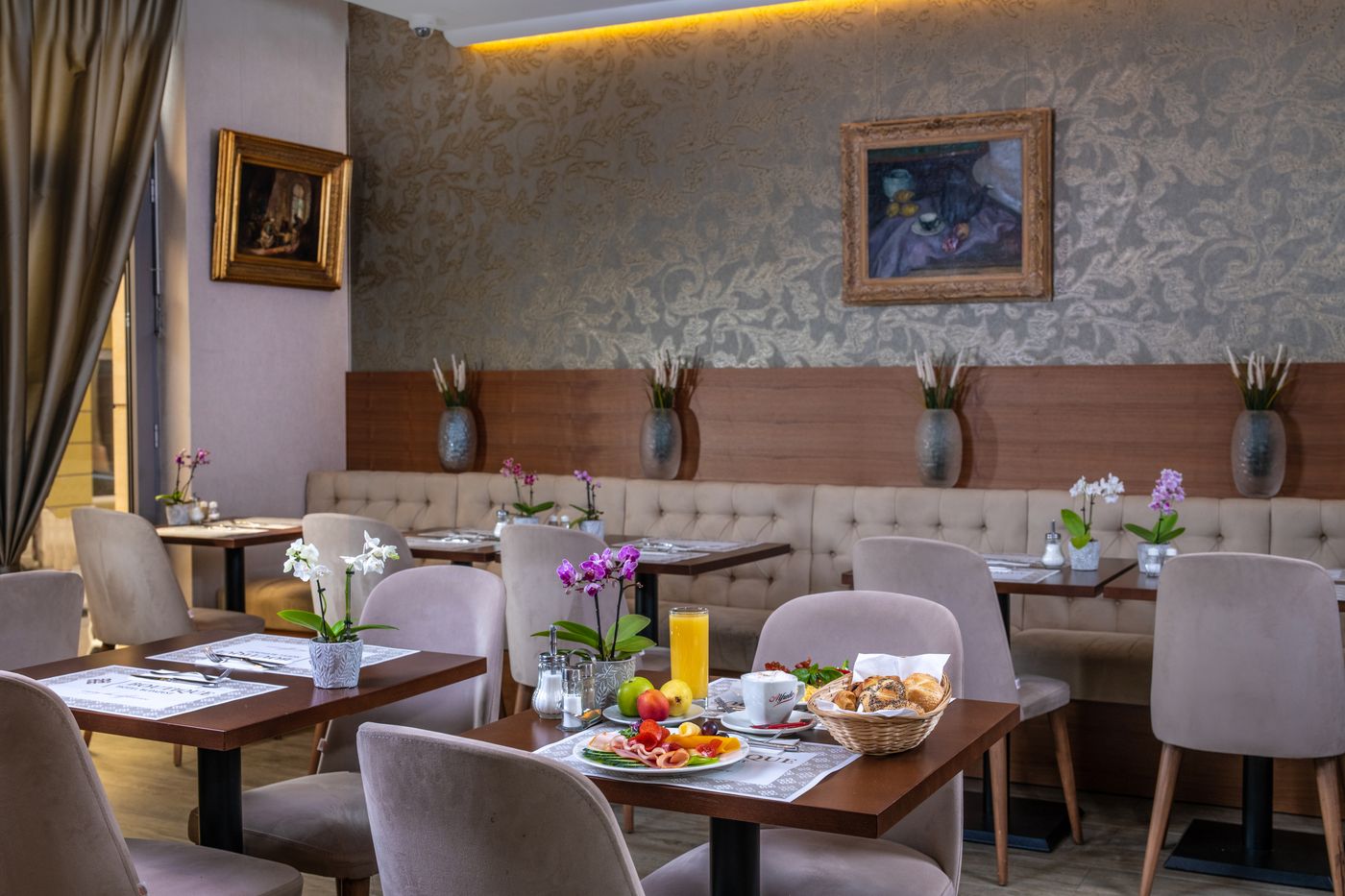 Charm-Hotel-Budapest-Restaurant-23