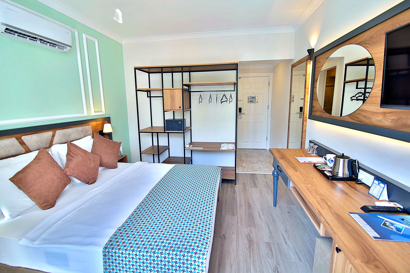 Big-Blue-Suite-Hotel-Room-29