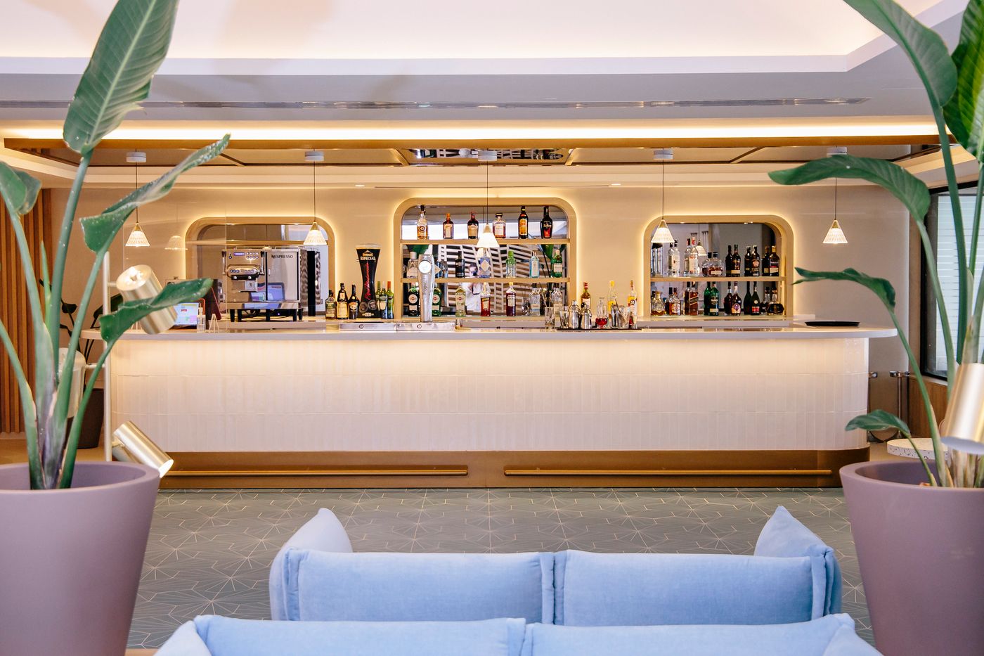 Hotel-Cristina-by-Tigotan-Bar-42