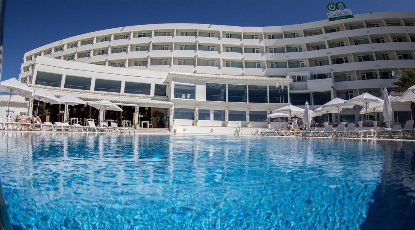Onhotels-Ocean-Front-Pool-2