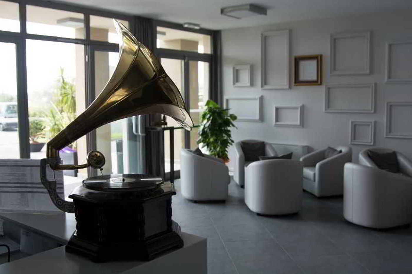 Hotel-Castelmartini-Lobby-2