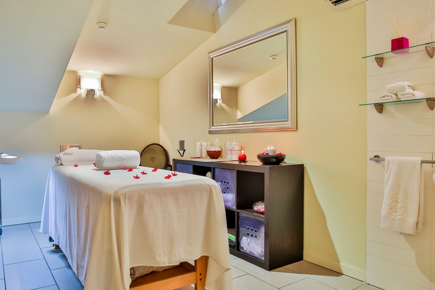 Hotel-525-Sports-and-Entertainment-57