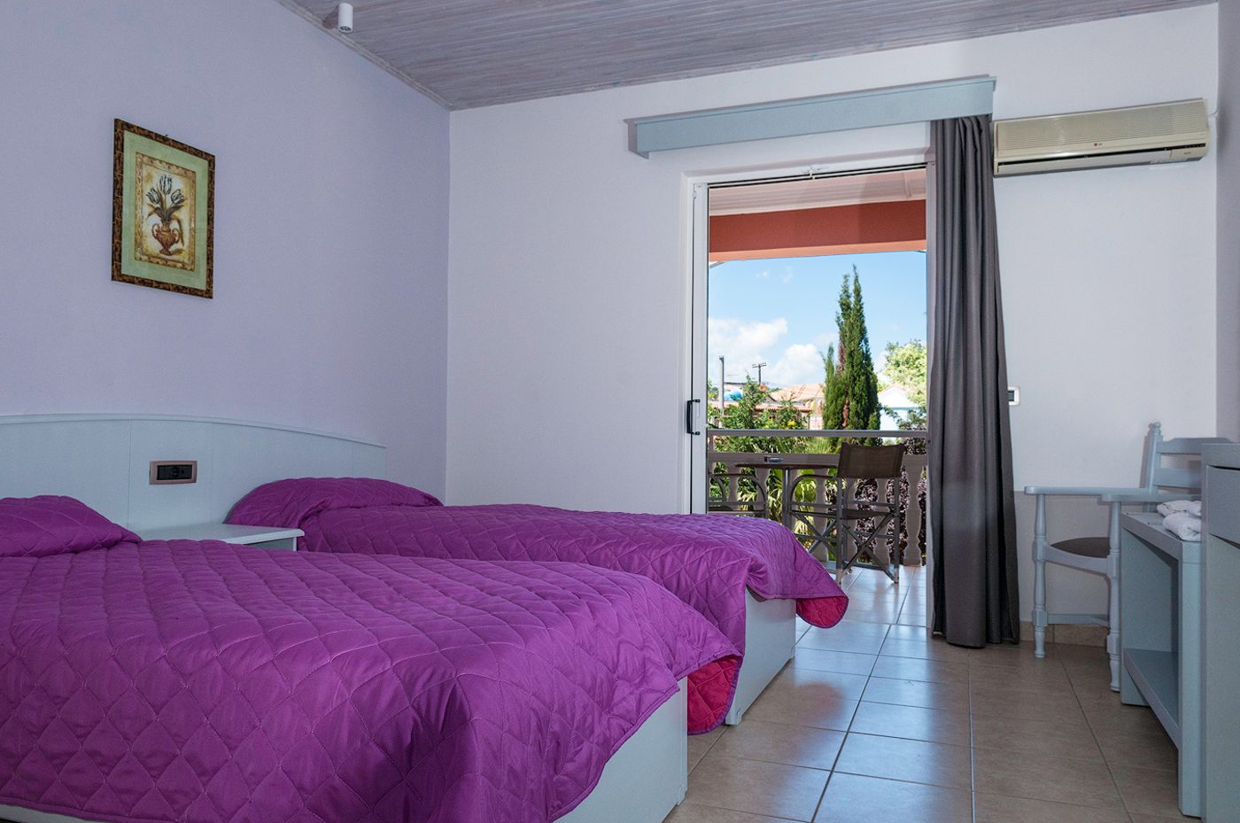 Tom-and-John-s-Apartments-Room-12