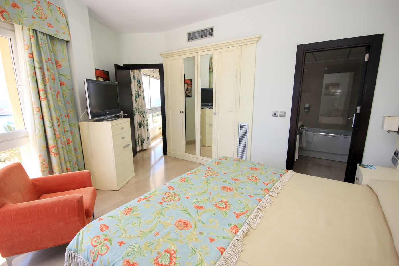 Puerto-Juan-Montiel-Spa-and-Base-N----utica-Room-18