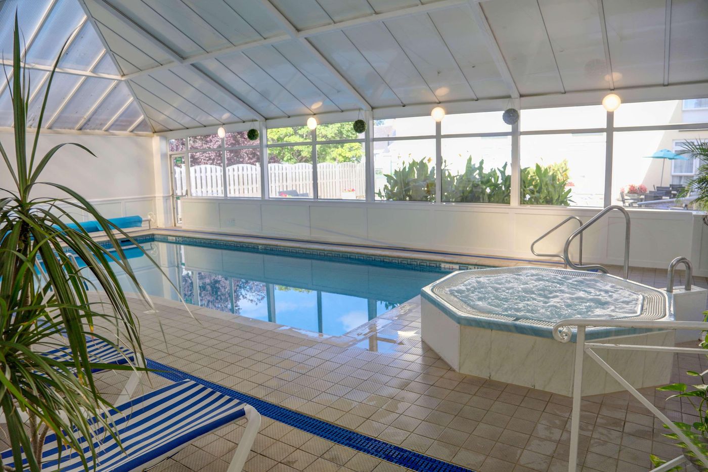 The-Monterey-Hotel--Sure-Hotel-Collection-by-Best-Pool-47