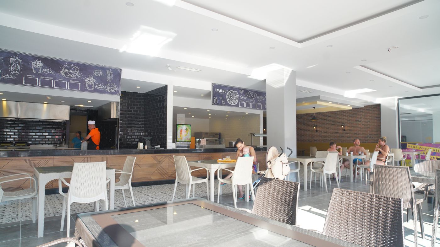 Club-Aqua-Plaza-Restaurant-56