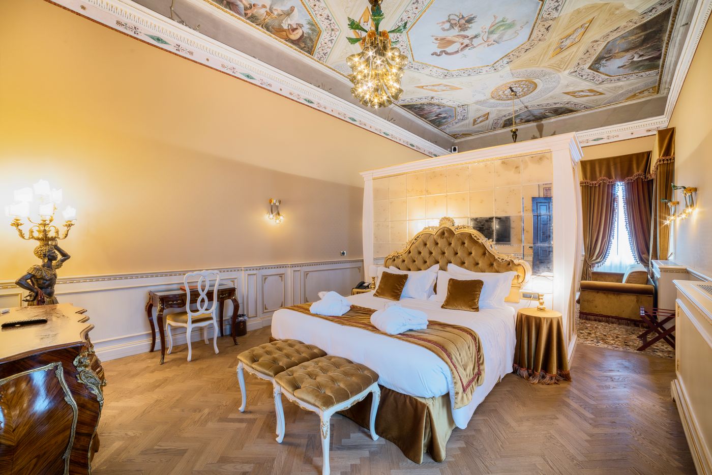 Nani-Mocenigo-Palace-Room-6