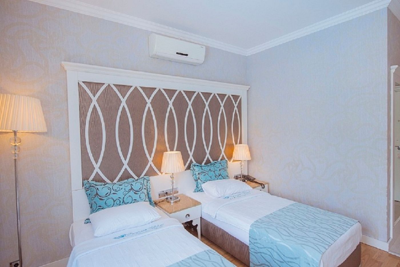 Ocean-Blue-High-Class-Hotel-Room-32