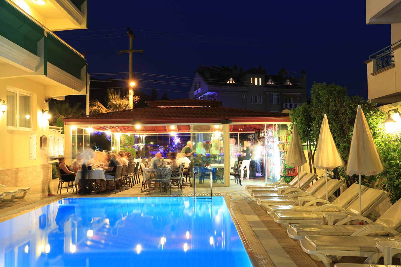 Amaris-Apartments-Restaurant-3