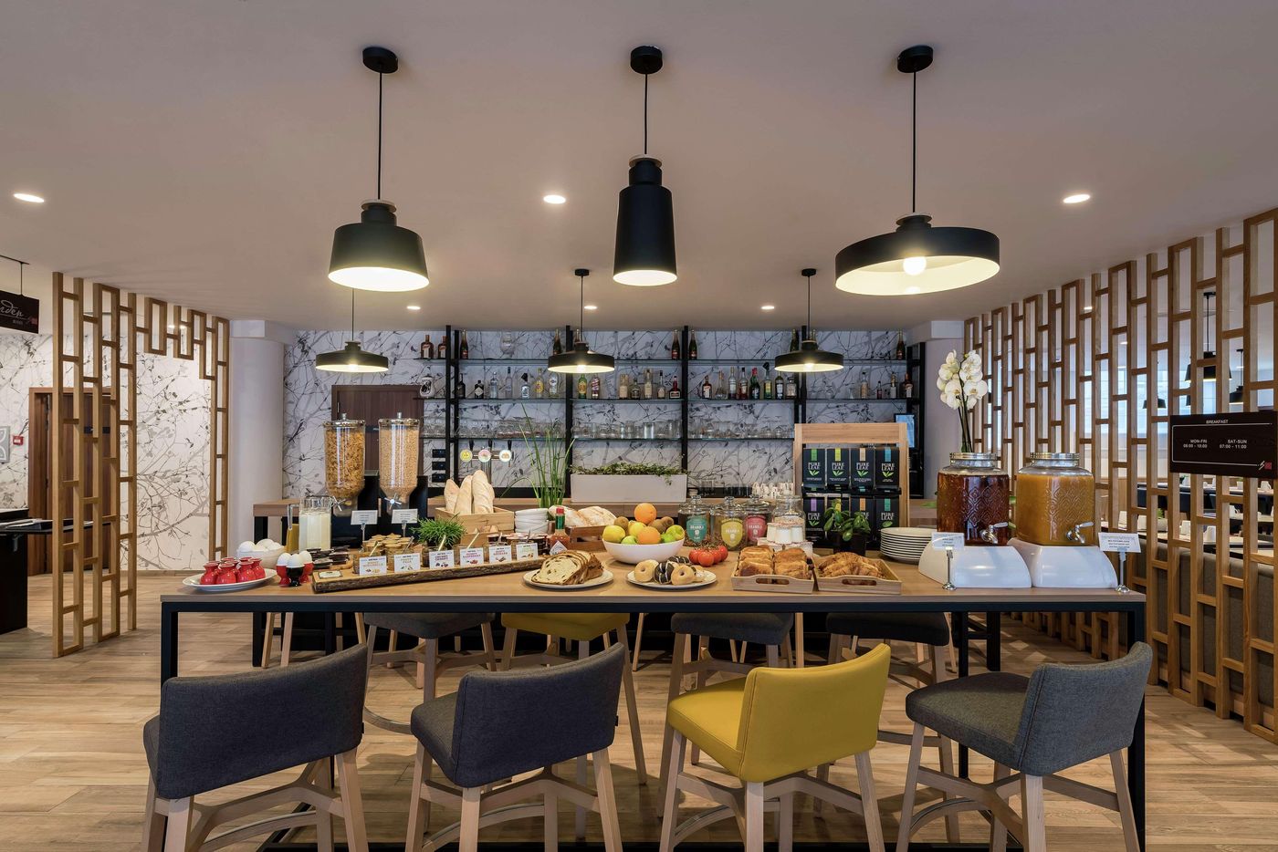 Hilton-Garden-Inn-Brussels-City-Centre-Restaurant-15