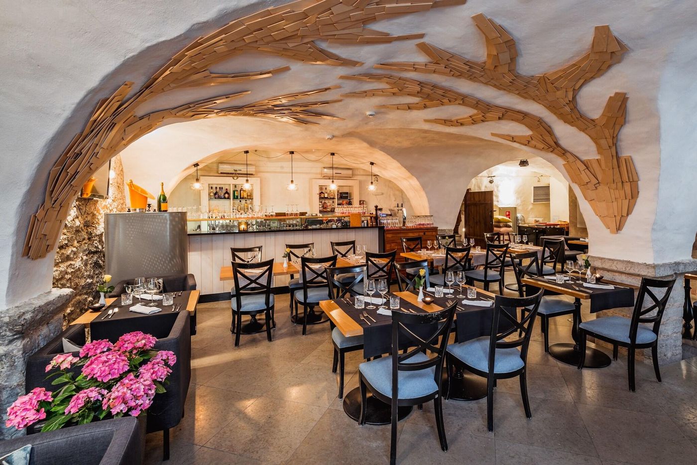 Meriton-Old-Town-Garden-Restaurant-23