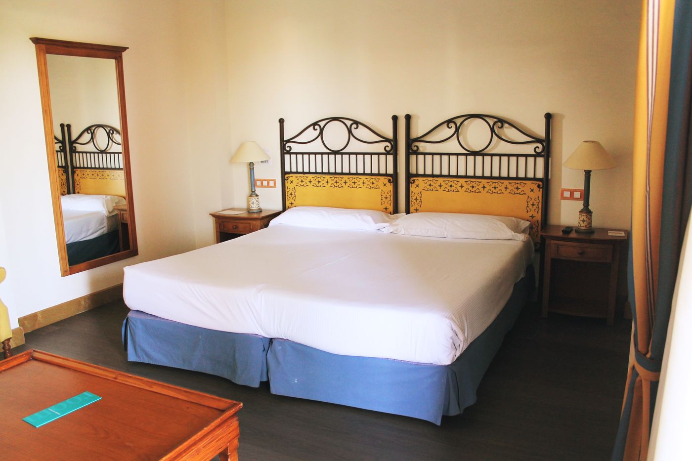 Husa-Alicante-Golf-Room-40