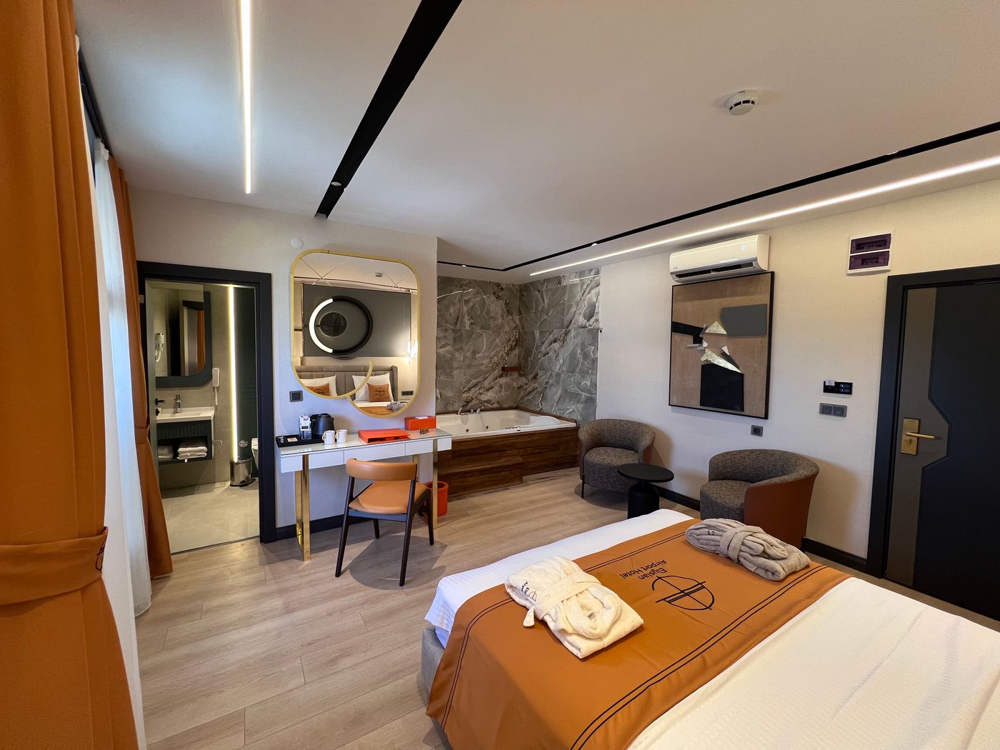 Elysian-Airport-Hotel-Room-24