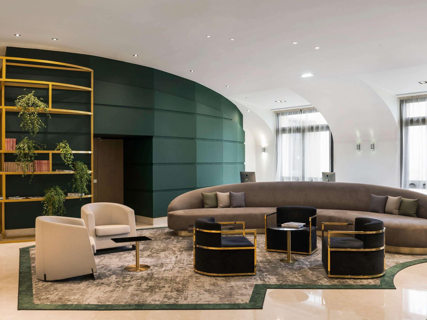 Le-Louis-Versailles-Chateau-General-view-1