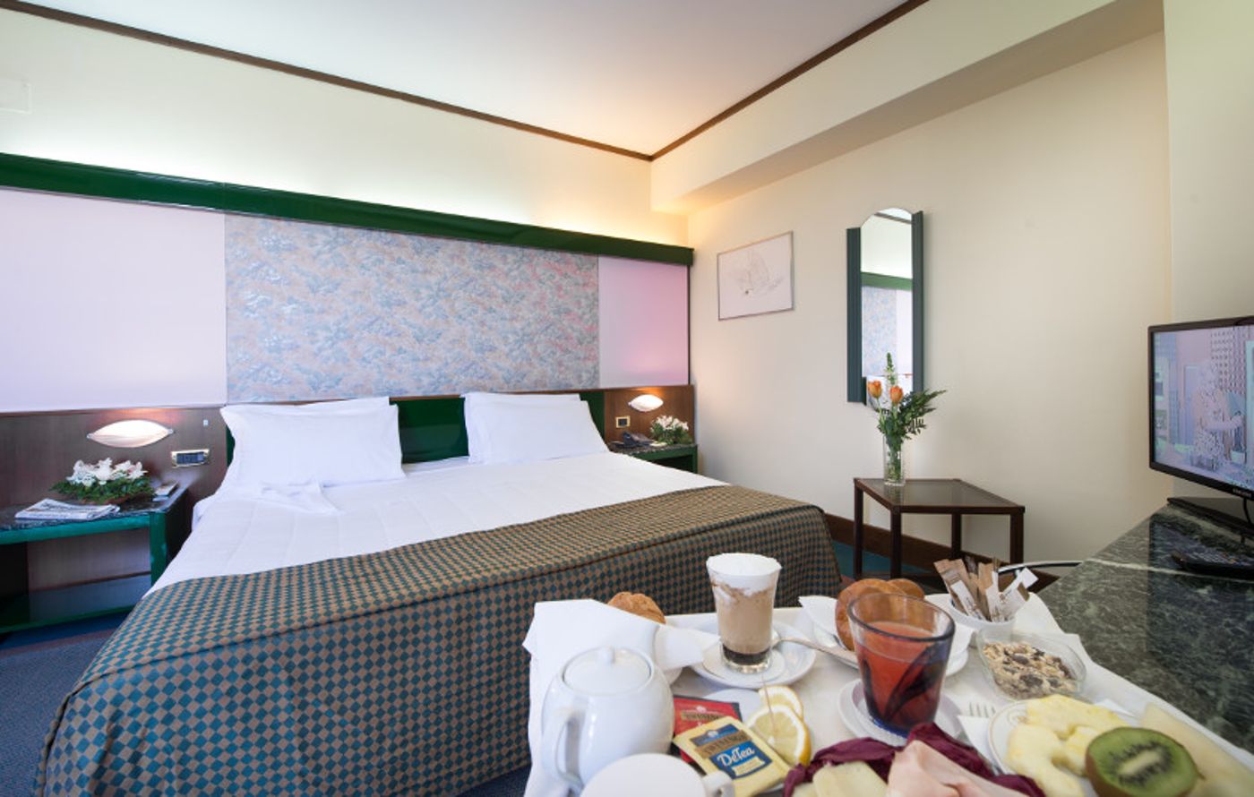 Royal-Palace-Room-14